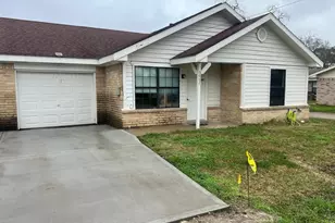 3907 Cinnamon Cove Dr, Dickinson, TX 77539 - Photo 1