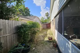 9415 Spellman Rd, Houston, TX 77031 - Photo 23