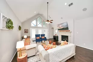 2939 Dawn Haven Ln, Pearland, TX 77584 - Photo 9