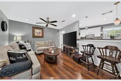 6039 Willow Glen Drive, Houston, TX 77033 - Photo 5