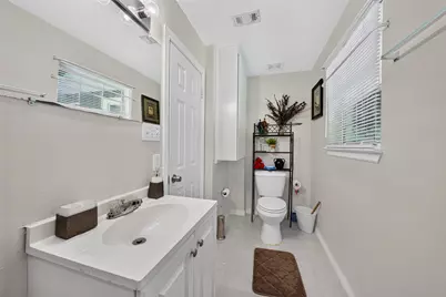 6039 Willow Glen Drive, Houston, TX 77033 - Photo 23