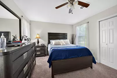 6039 Willow Glen Drive, Houston, TX 77033 - Photo 13