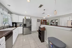 6039 Willow Glen Dr, Houston, TX 77033 - Photo 11