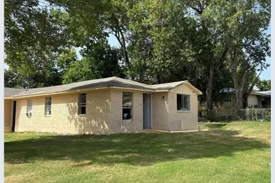 819 E Guadalupe St, La Grange, TX 78945 - Photo 1
