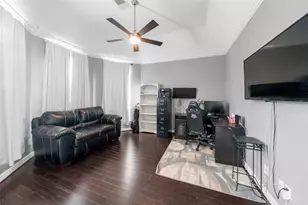 718 S Diamondhead Blvd, Crosby, TX 77532 - Photo 9