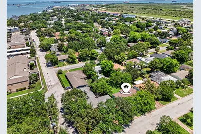 126 Bonita Avenue, Galveston, TX 77550 - Photo 3