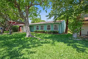 126 Bonita Ave, Galveston, TX 77550 - Photo 5