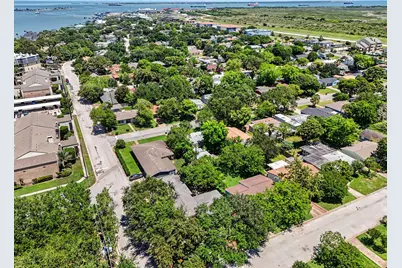 126 Bonita Avenue, Galveston, TX 77550 - Photo 39