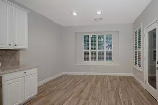 203 S Brooksedge Cir, The Woodlands, TX 77382 - Photo 11