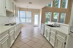 117 S Laguna Pointe Dr, League City, TX 77573 - Photo 3