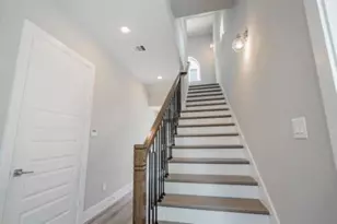 1414 W 34th 1/2 St, Houston, TX 77018 - Photo 11