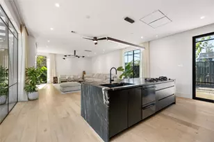 419 W 30th St, Houston, TX 77018 - Photo 9