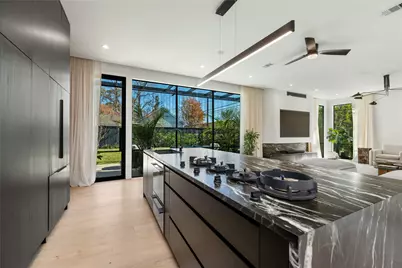 419 W 30th Street, Houston, TX 77018 - Photo 11