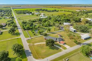 2922 County Rd 209, Danbury, TX 77534 - Photo 31