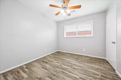 5827 Southminster Drive, Houston, TX 77035 - Photo 9