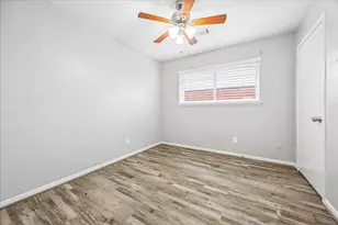 5827 Southminster Dr, Houston, TX 77035 - Photo 9