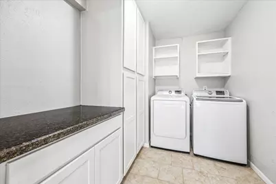 5827 Southminster Drive, Houston, TX 77035 - Photo 13