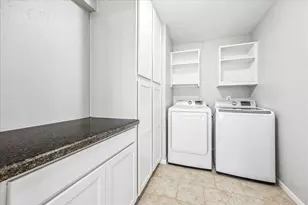 5827 Southminster Dr, Houston, TX 77035 - Photo 13
