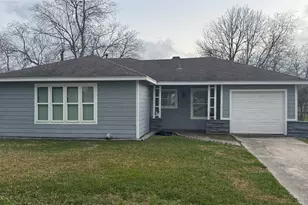 209 Lakewood Dr, Baytown, TX 77520 - Photo 1