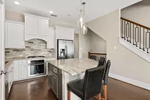 419 T C Jester Blvd, Houston, TX 77007 - Photo 11