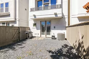 419 T C Jester Blvd, Houston, TX 77007 - Photo 25