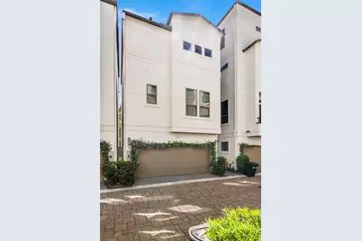 419 T C Jester Boulevard, Houston, TX 77007 - Photo 1