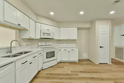 2775 Glen Haven Drive, League City, TX 77573 - Photo 9
