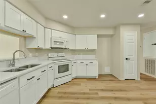 2775 Glen Haven Dr, League City, TX 77573 - Photo 11
