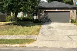 8150 Sharondale Dr, Houston, TX 77033 - Photo 1