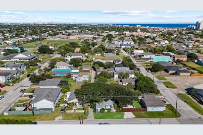 2614 59th Street, Galveston, TX 77551 - Photo 21