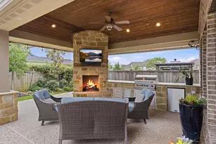 6 Birch Canoe Dr, The Woodlands, TX 77375 - Photo 41