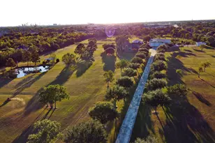 623 Barkaloo Rd, Baytown, TX 77521 - Photo 3