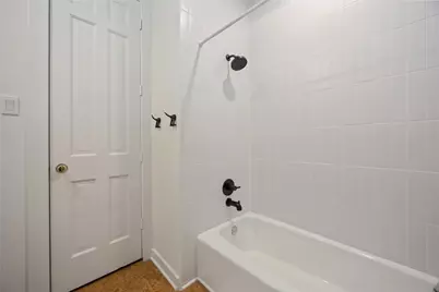 1425 Nantucket Drive #B, Houston, TX 77057 - Photo 25