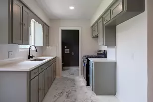 5618 Southbrook St, Houston, TX 77033 - Photo 5