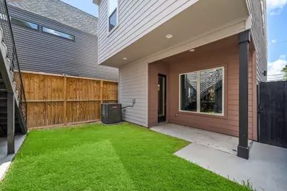 207 E 38th Street, Houston, TX 77018 - Photo 3