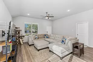 802 Lovebug Ln, Conroe, TX 77301 - Photo 11
