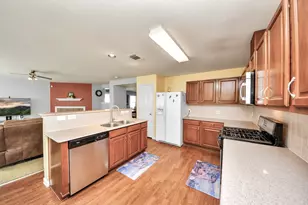 2718 Skyview Ridge Ct, Houston, TX 77047 - Photo 13