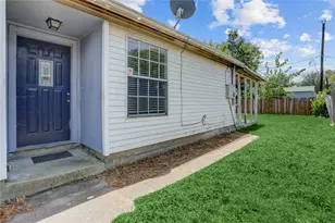 2106 N San Antonio Ave, Pearland, TX 77581 - Photo 3
