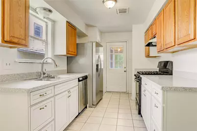 2106 N San Antonio Avenue, Pearland, TX 77581 - Photo 9