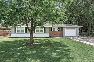 123 Ogden St, Winnie, TX 77665 - Photo 1