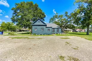 602 E Myrtle St, Angleton, TX 77515 - Photo 7