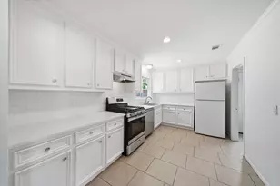 1841 Huge Oaks St, Houston, TX 77055 - Photo 7
