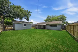 1841 Huge Oaks St, Houston, TX 77055 - Photo 19