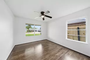 1841 Huge Oaks St, Houston, TX 77055 - Photo 9