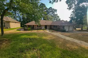 813 River Oaks, Huntsville, TX 77340 - Photo 1
