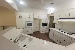 813 River Oaks, Huntsville, TX 77340 - Photo 9