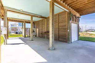 981 S Stingaree Dr, Crystal Beach, TX 77650 - Photo 25