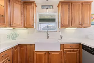 981 S Stingaree Dr, Crystal Beach, TX 77650 - Photo 9