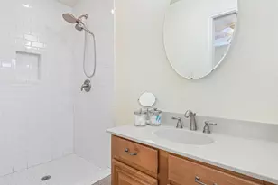 981 S Stingaree Dr, Crystal Beach, TX 77650 - Photo 15