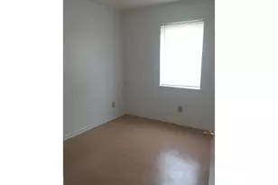 208 Wells St, Madisonville, TX 77864 - Photo 3